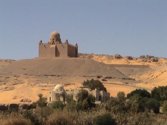 El-Mausoleo-de-Aga-Khan 8